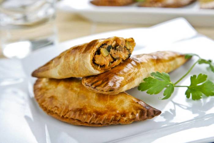 Empanadillas rellenas de verduras y atún