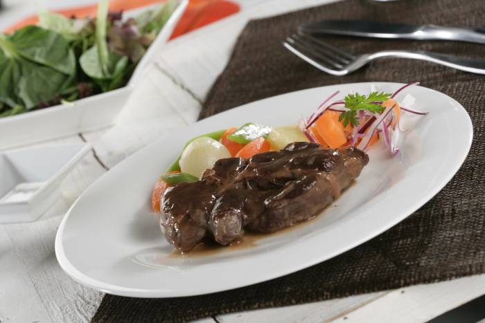 Morcillo de ternera guisado con vino tinto