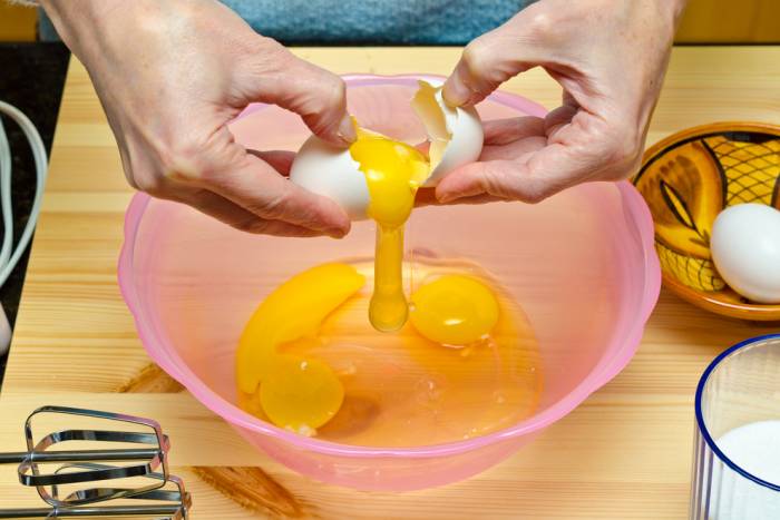Separa las yemas de los huevos con facilidad