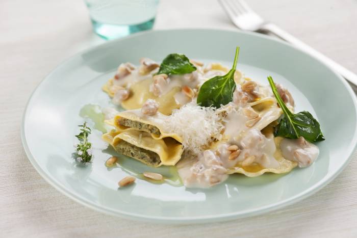 Raviolis de espinacas con salsa de nuez