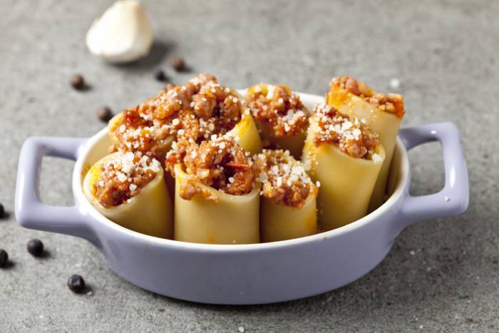 Macarrones gigantes rellenos de carne