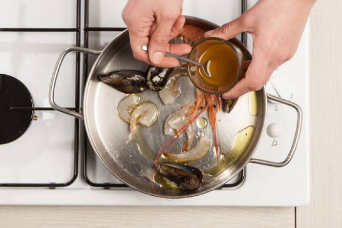 Disuelve bien el azafrán