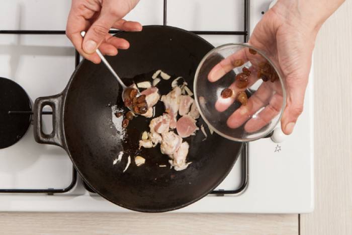 Un pollo más sabroso, con pasas