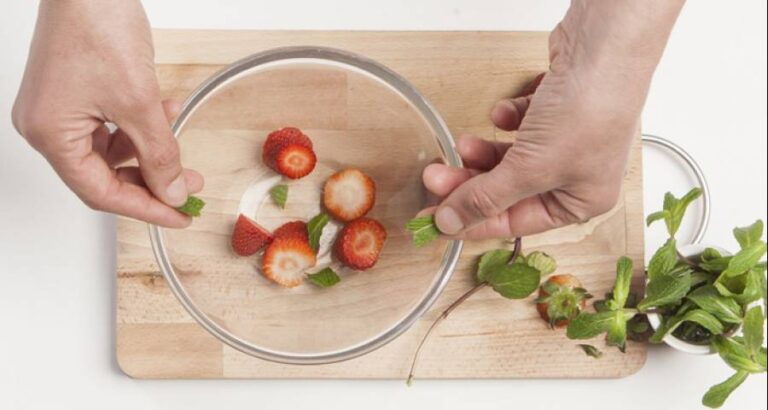 Fresas aromatizadas con hierbabuena