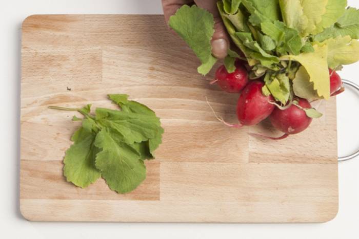 Aprovecha las hojas de los rábanos