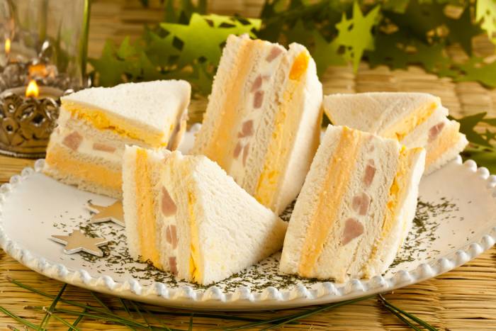 Canapés variados de colores