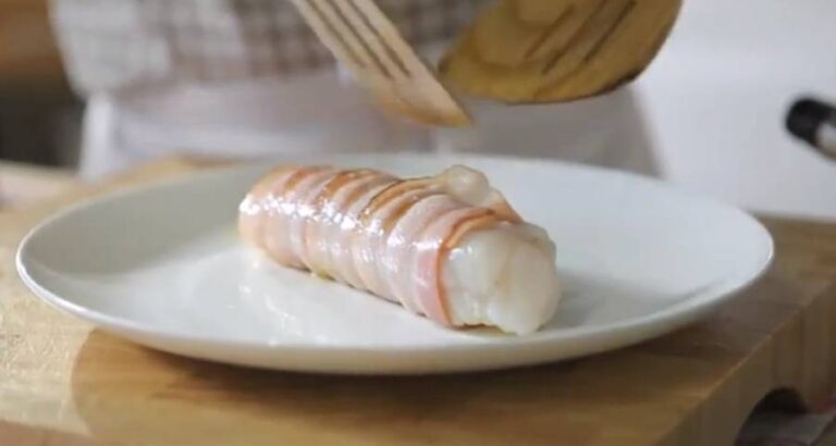 ¡envuelve el pescado!