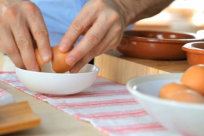 Huevos enteros y sin restos