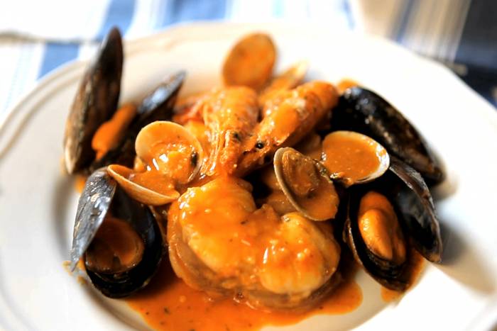 Guiso de rape con gambas