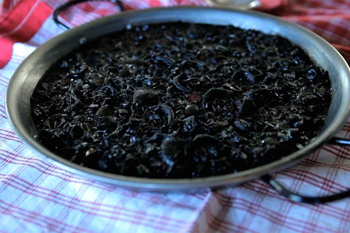 Paella de arroz venere