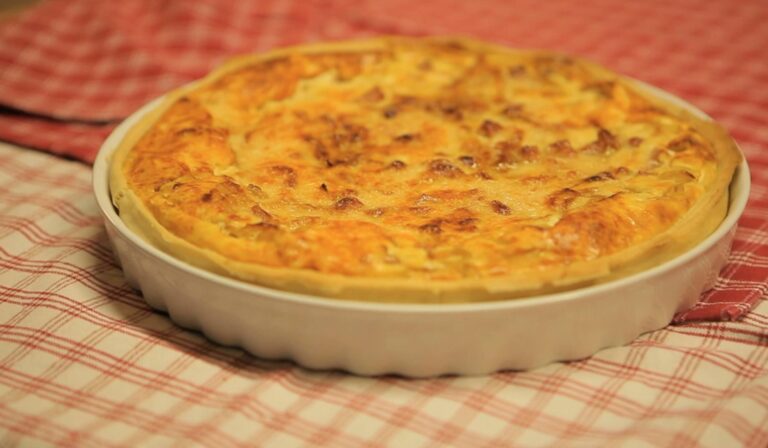 Tarta salada ligera de jamón y queso