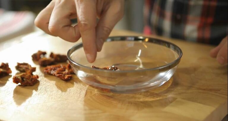 Hidratar los tomates secos