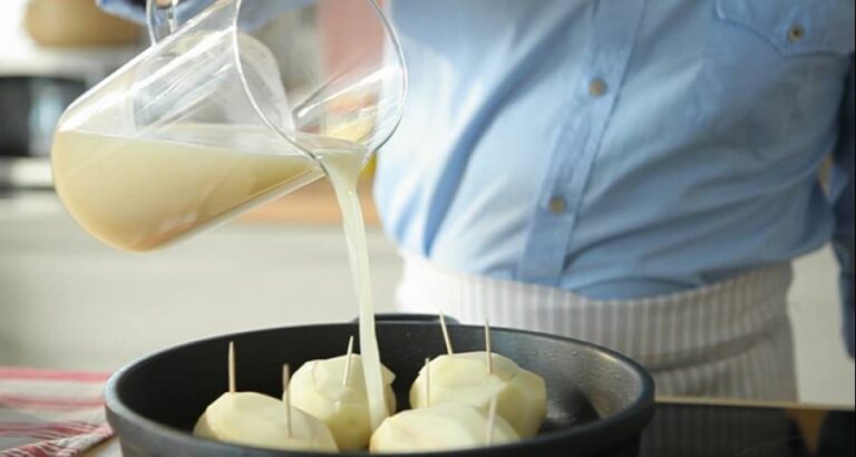 Comprueba el punto de cocción de las patatas