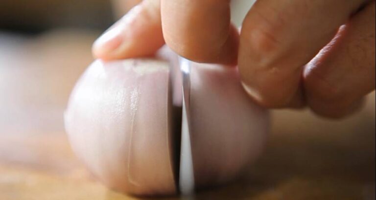 Cómo pelar y cortar las cebollas