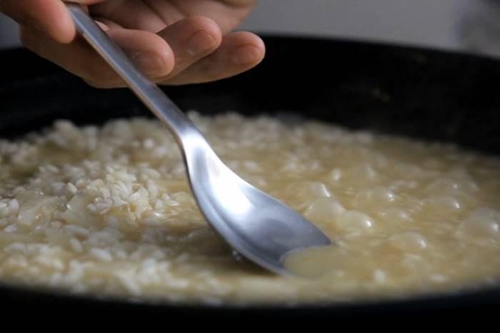 Rectifica el punto de sal del arroz