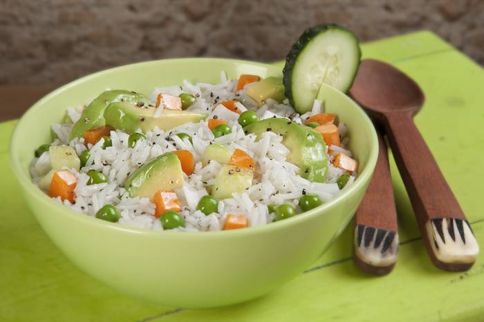 Ensalada de arroz y aguacates