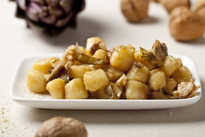 Salteado de patatas con alcachofas
