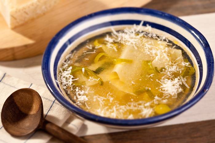 Caldo de verduras con pasta