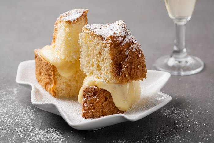 Bizcocho con crema pastelera de vainilla