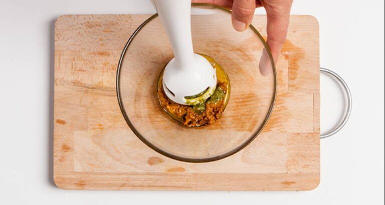 Hidrata los tomates para tu salsa pesto