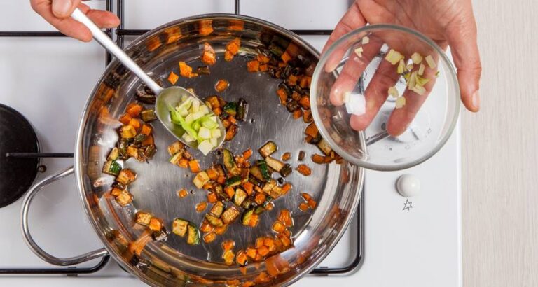 Saltear las verduras ordenadamente