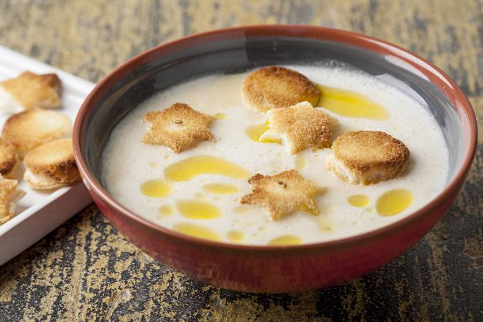 Crema de legumbres con picatostes