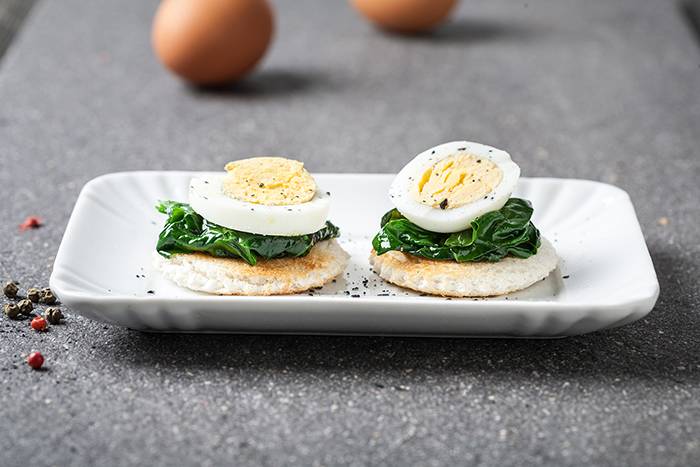 Montadito de espinaca y huevo