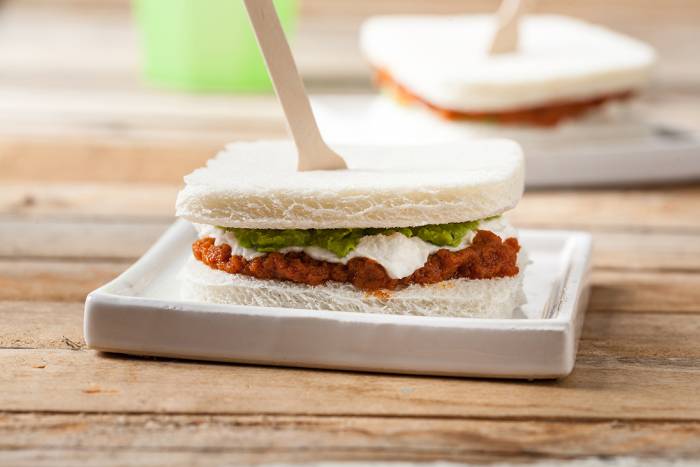 Sandwich de tomate y pesto