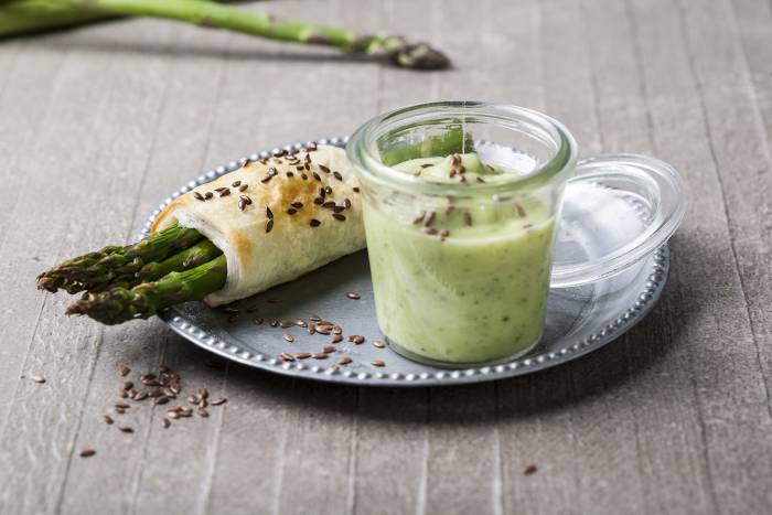 Crema fría de calabacín con espárragos