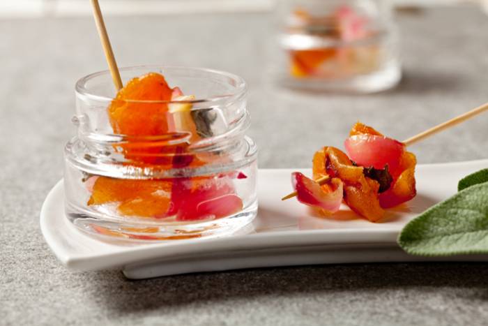 Pincho de caquis secos