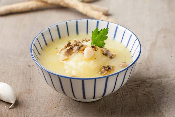 Sopa de almejas con patatas