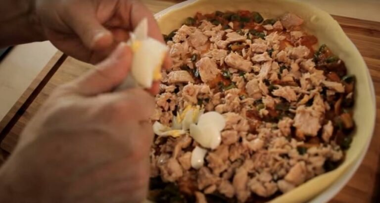 Prepara la empanada con una masa distinta