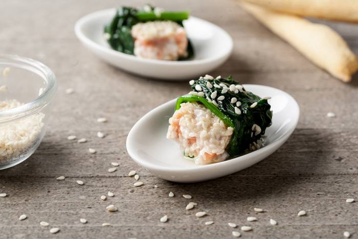 Envueltos de salmón y espinacas