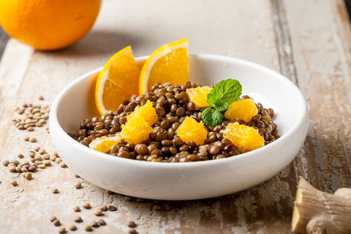 Ensalada de lentejas, naranjas y jengibre