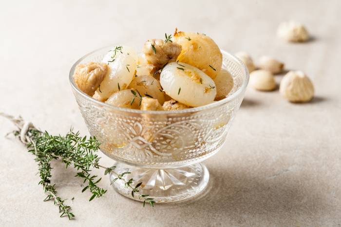 Cebollas con castañas y romero