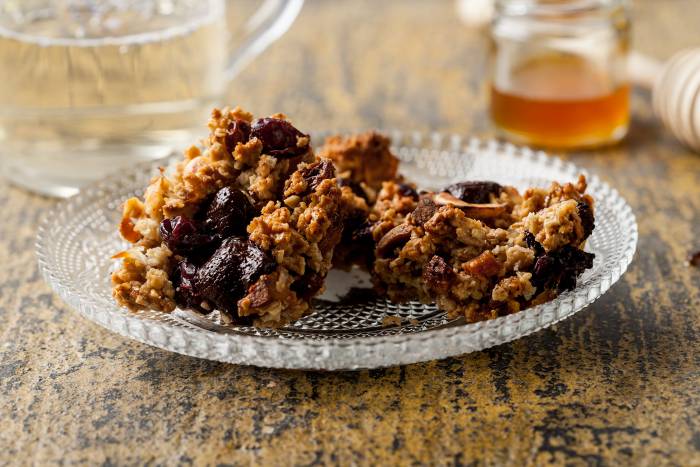 Crocante de frutos secos, cereales y chocolate