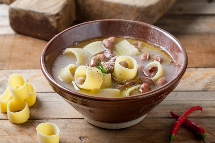 Sopa de pasta y alubias