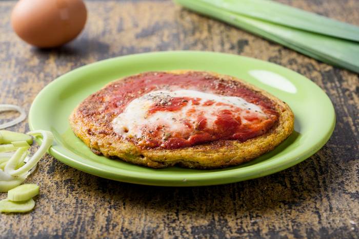 Tortilla con salsa de tomate