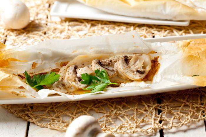 Cartucho de pescado y champiñones