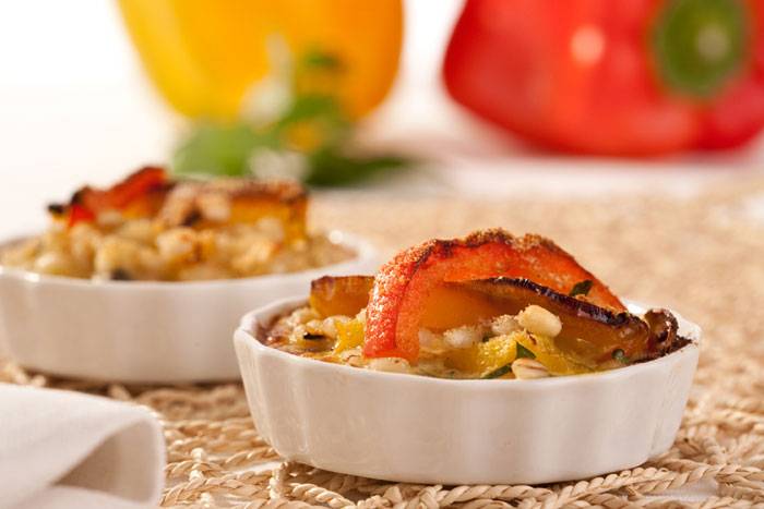 Cazuela de cebada, pimientos y anchoas