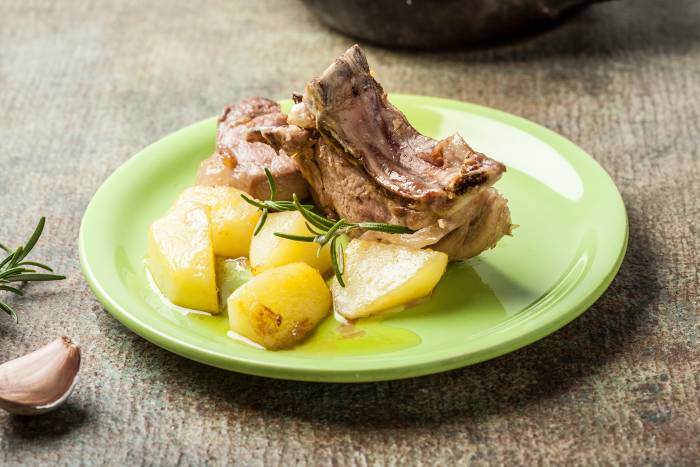 Cordero al horno con patatas