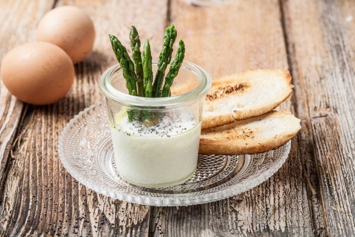 Huevos y espárragos