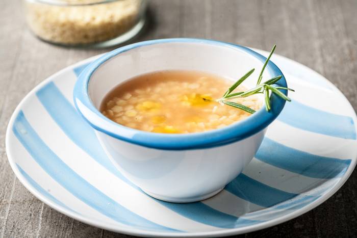 Caldo de pollo con pasta