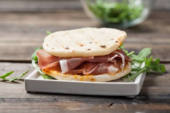 Bocadillo de jamón y tomate