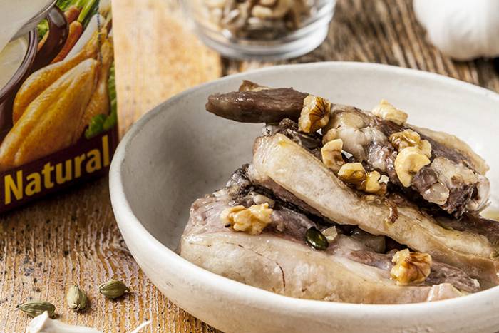 Cordero lechal con cardamomo y frutos secos