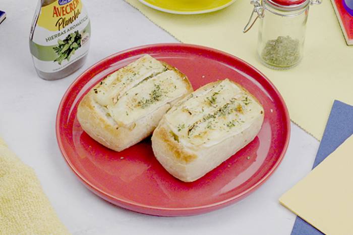 Pan relleno de camembert con verduras