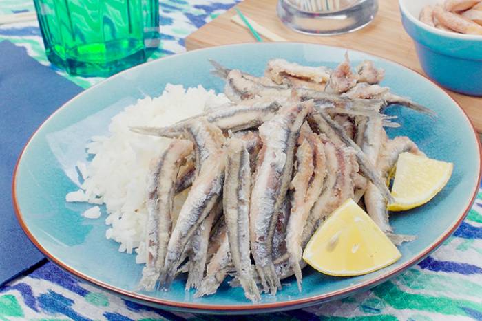 Pescaíto frito con arroz