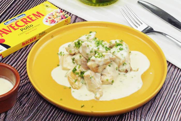 Pollo en salsa de queso