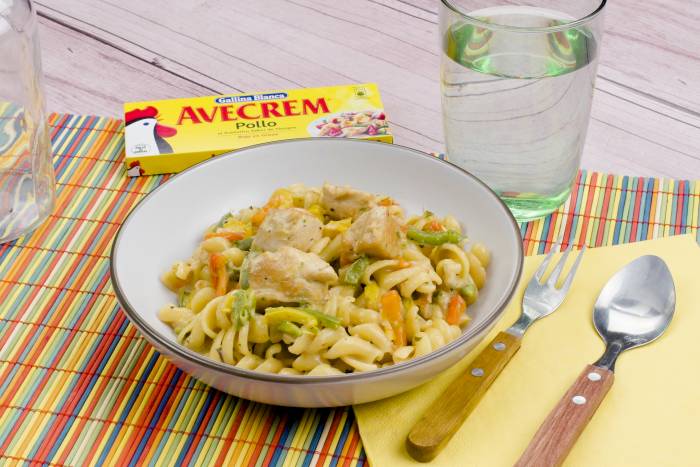 Pasta con pollo y pimiento