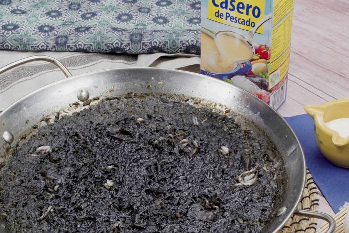 Arroz negro con chipirones